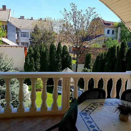 Apartament Adam Apartmanhaz *